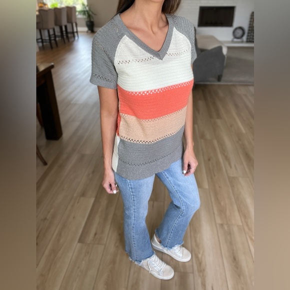 Short Sleeve Color Block Sweater - Small - Picture 3 of 10